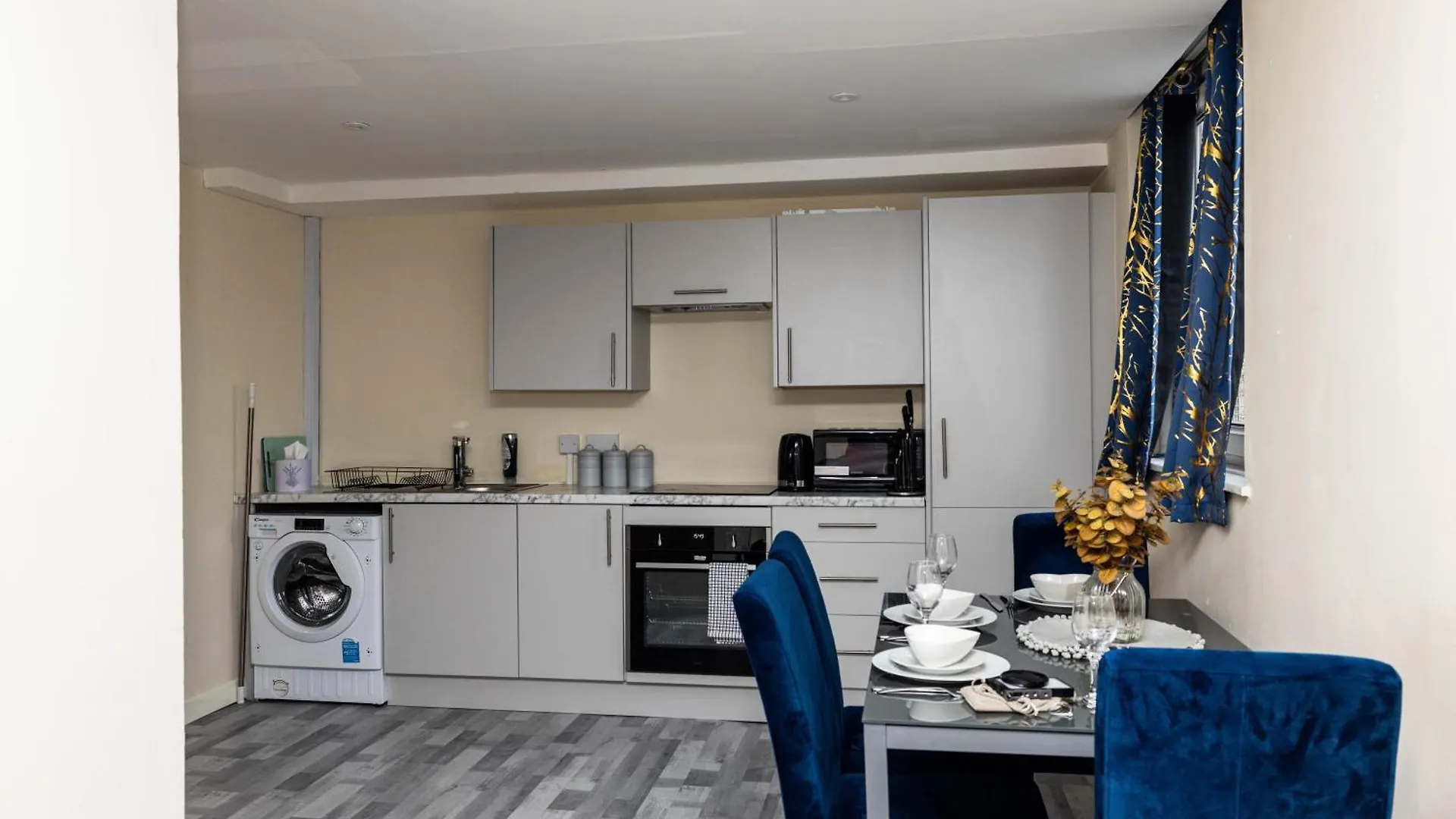 Sleeps4-Sofabed-Closetocity-Freeparking London Apartment