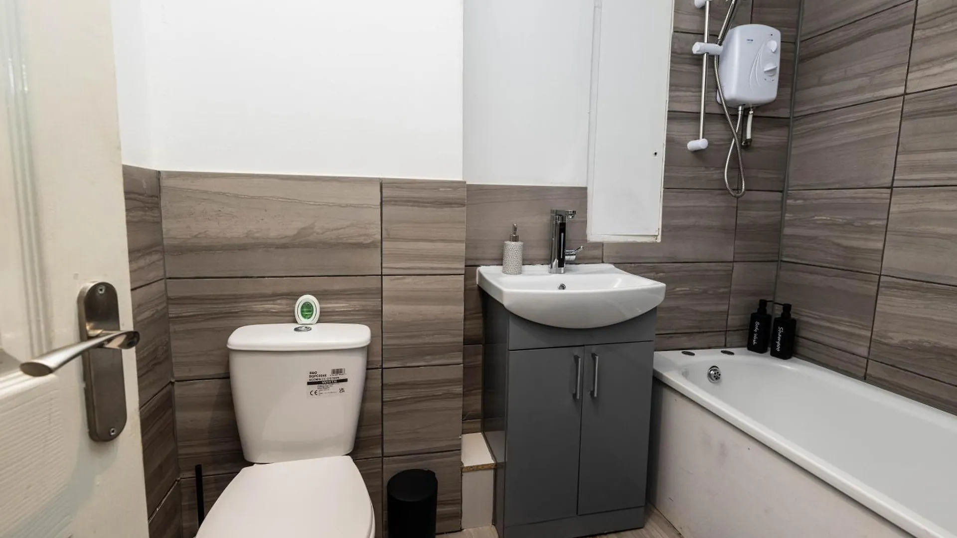 Sleeps4-Sofabed-Closetocity-Freeparking London
